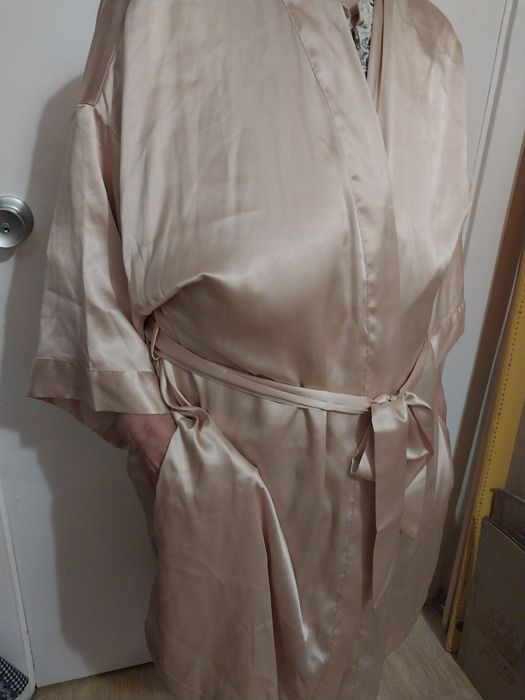 Шелковый халат Victoria Secret. . . Беж.