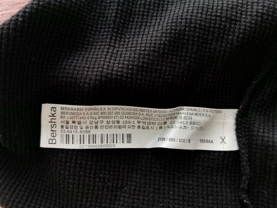 Жіночі футболки (кроп-топ) біла з квітковим і вишневим принтом