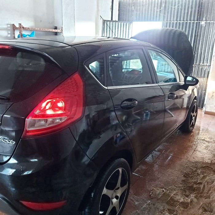 Fiesta 1600tdci  vendo/troco