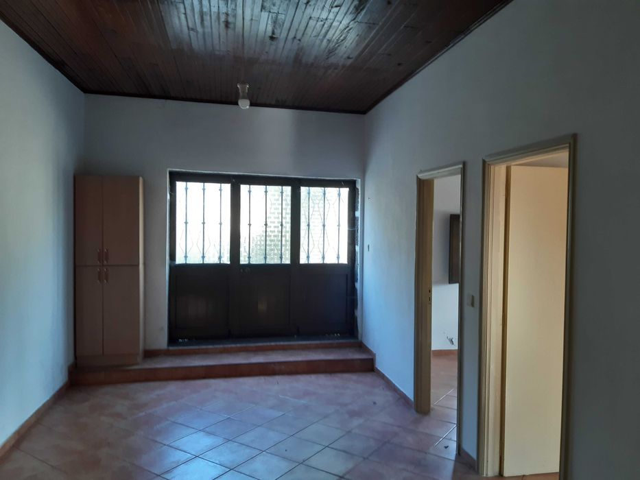 Arrenda Casa R/Ch - Castromil/Sobreira