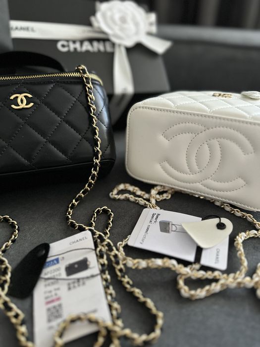 Сумка chanel шкіряна бочонок, чорний та білий шанель lambskin
