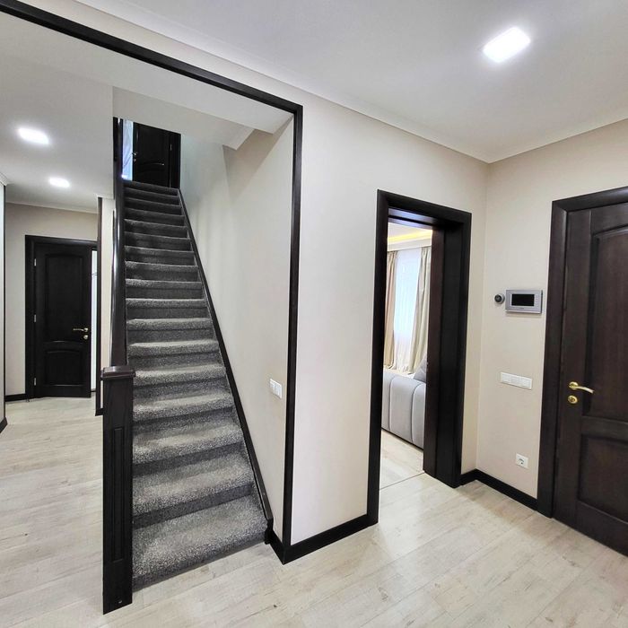 Продаж СУЧАСНОГО будинку з ЦОКОЛЬНИМ  поверхом вул. Солідарності ТОРГ