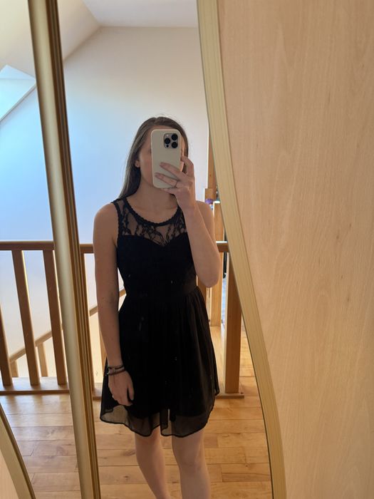 Czarna sukienka z koronką Vero Moda