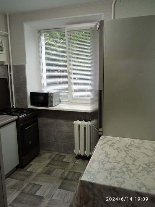 Простора ДВОКІМНАТНА квартира, проспект Миру , документи