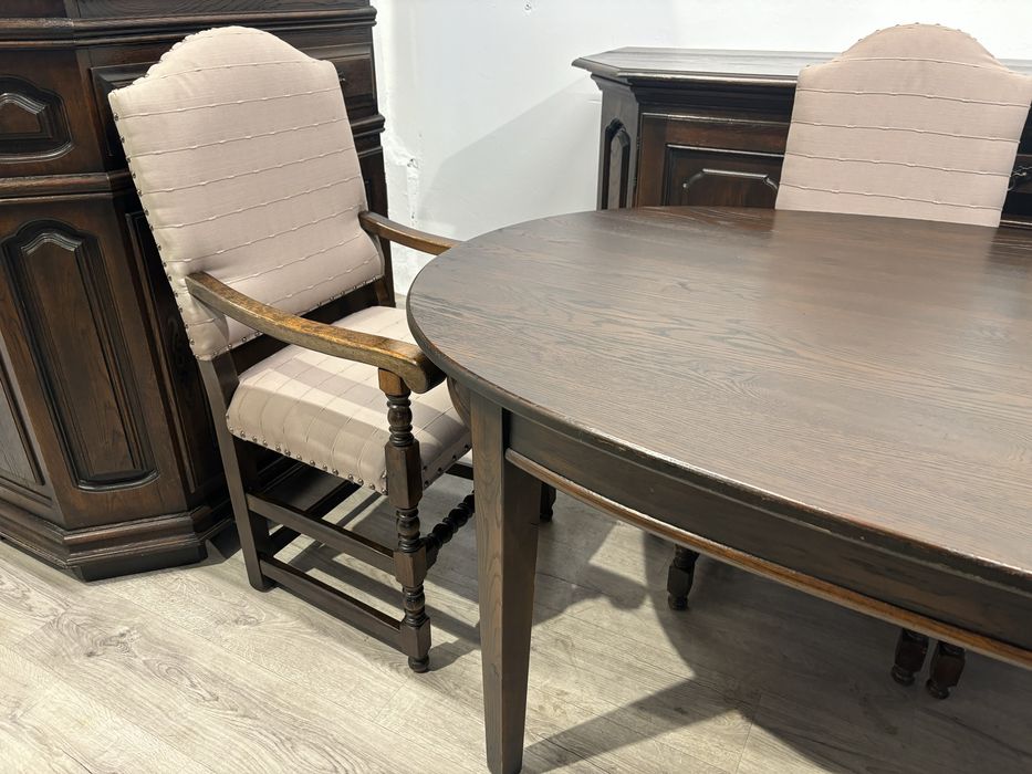 Stylowy ciemny komplet stołu z krzesłami