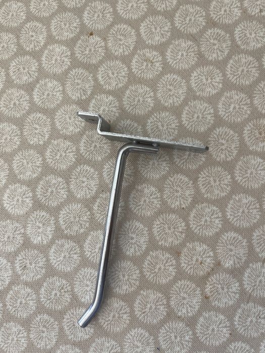 grampos pequeno metalico para prateleira