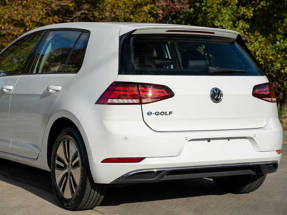 Volkswagen e-Golf      2017