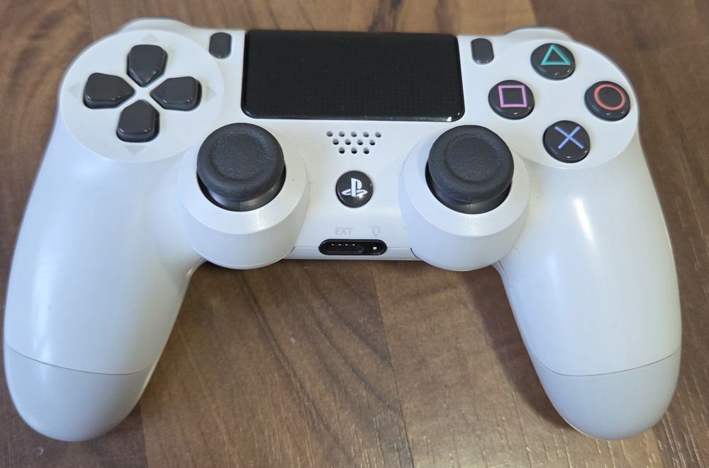Продам PS 4 Pro 1TB  пам'ять.
