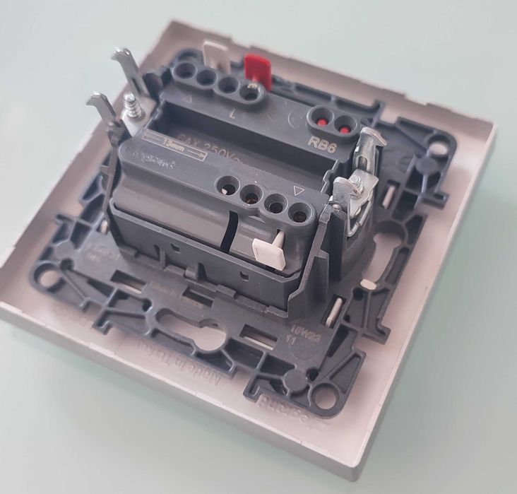 Interruptores Persianas LEGRAND Niloé Step