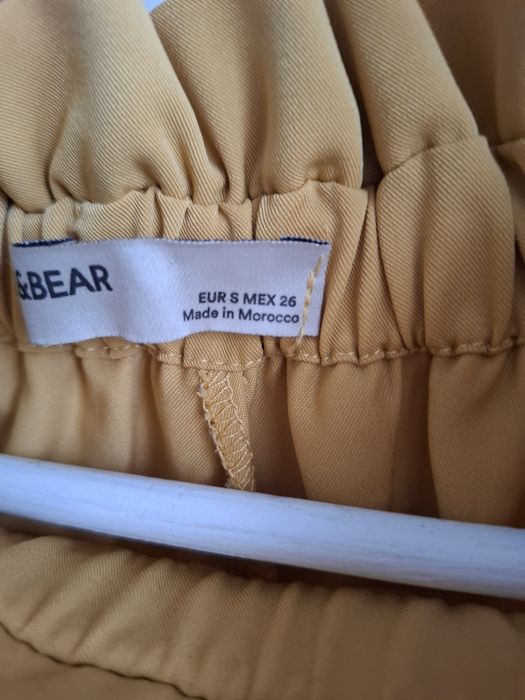 Pull & Bear spodnie musztardowe XS