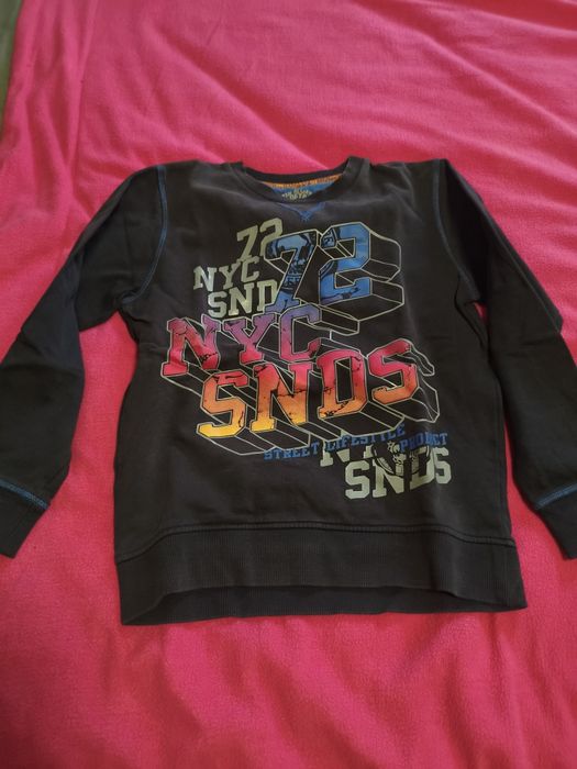Roupas de +- 10 a 14 anos, além dessas fotos tenho outras mais . O preço varia de 5€ até 25€