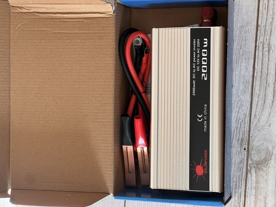 Інвертор SolarPower 2000W (12V -> 220V)