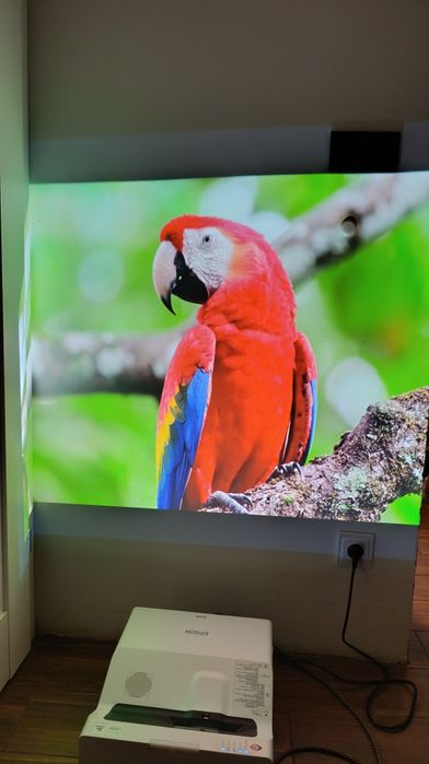 Projektor laserowy Epson 725w
