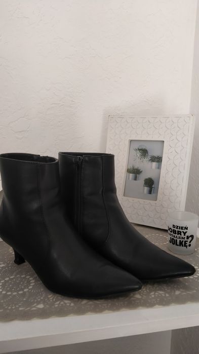 Чоботи і туфлі-лодочки