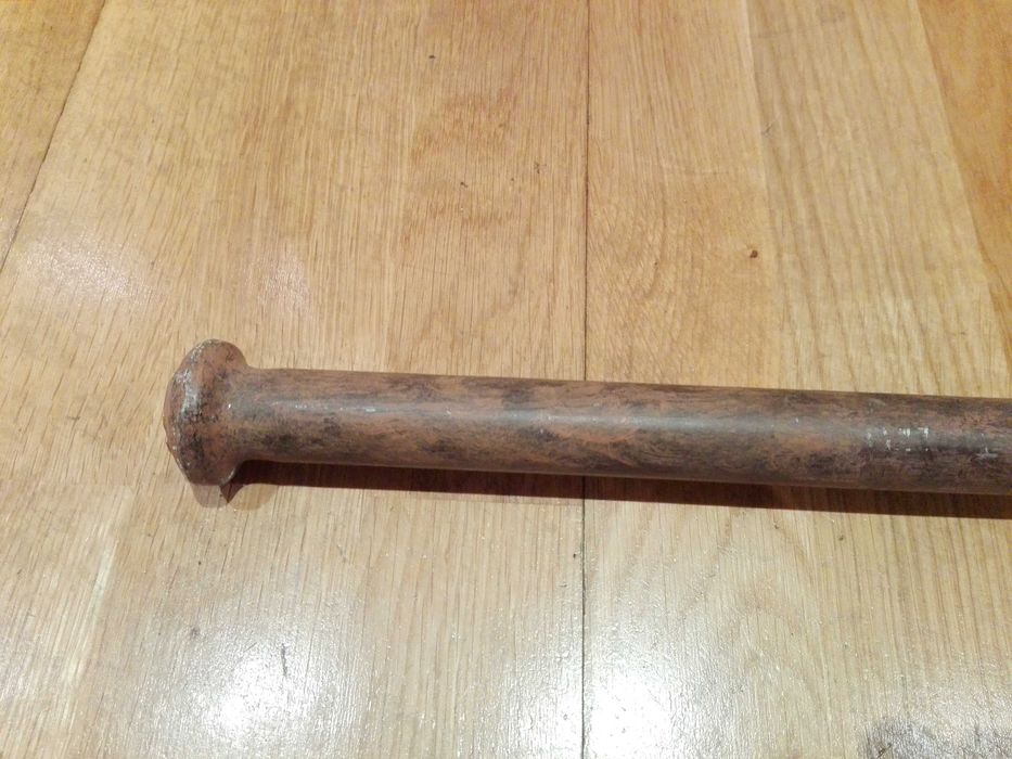 Varão, suportes e terminais em ferro, rústico