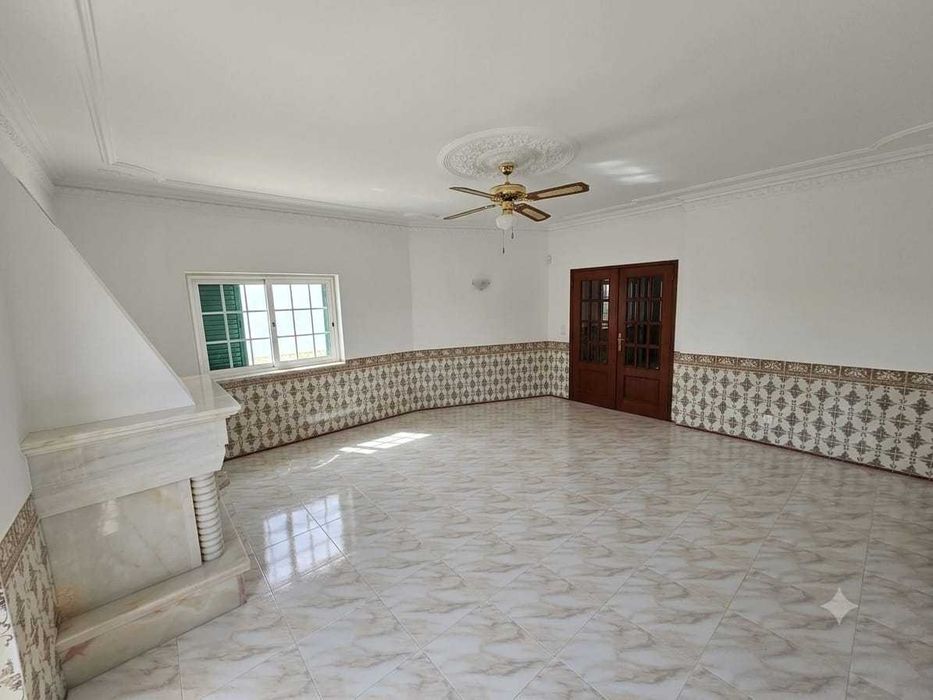Arrendamento de Moradia independente T4+1 na Quinta da Charnequinha - Amora