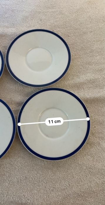 4 pratos de cafe/sobremesa com borda em azul
