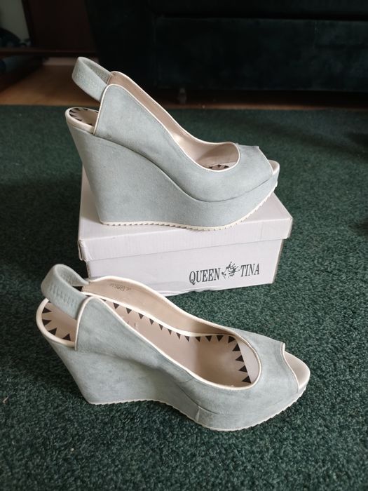 Buty na koturnie