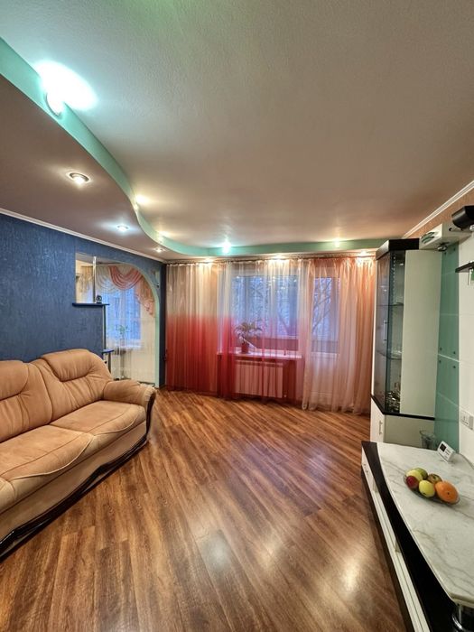 Вул.Ю.Коваленка ( колишня Конєва-Велмарт)