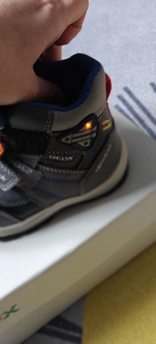 Sprzedam buty chłopięce geoxy w rozmiarze 23