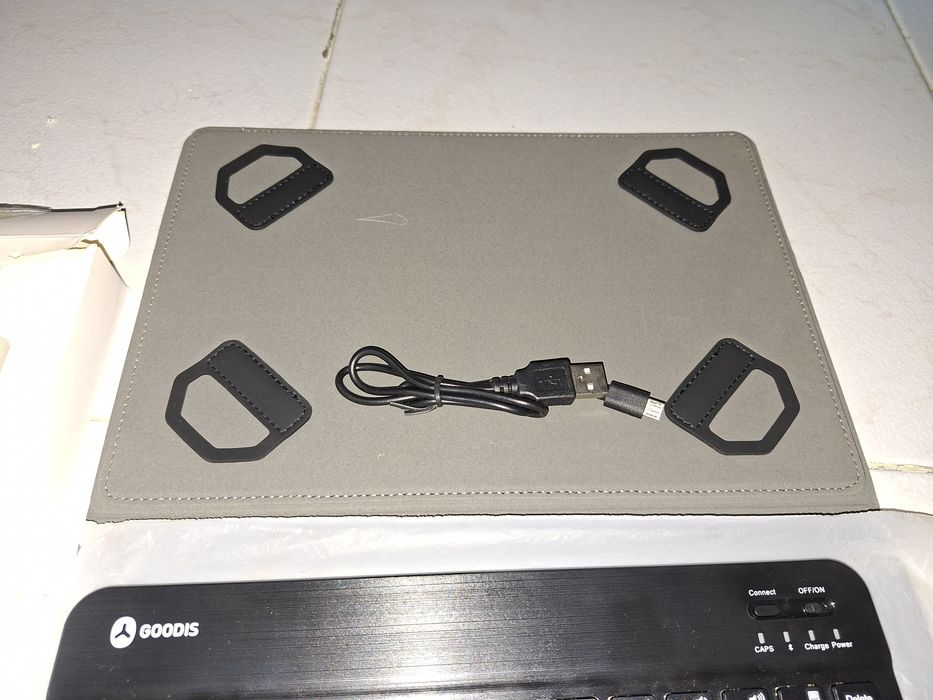 Teclado Goodis para tablet