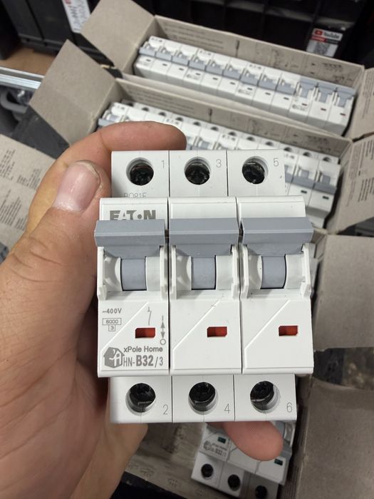 Eaton HN-B32/3 B32A 3P wyłącznik nadprądowy 16szt