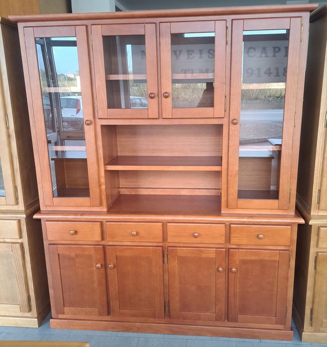 Louceiros e cristaleiras novas