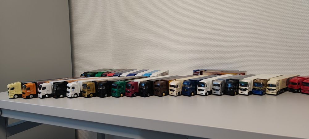 Колекція масштабних моделей авто вантажівок. Масштаб 1:87.