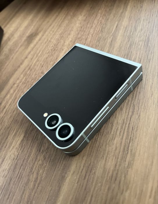 Samsung Galaxy Z Flip 6