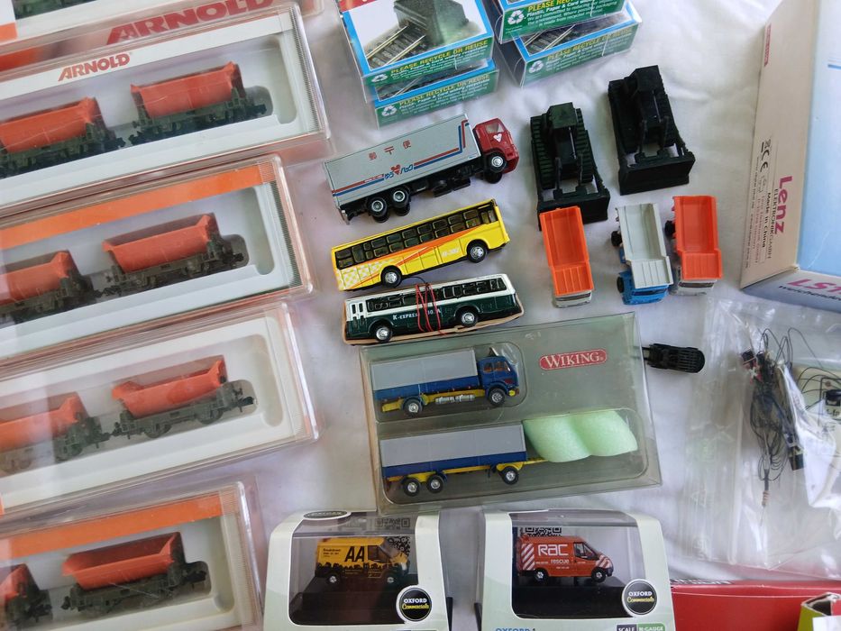 Escala N. 1:160 N Gauge joblot. Loco's, trucks, control items, cars/lorries and more.