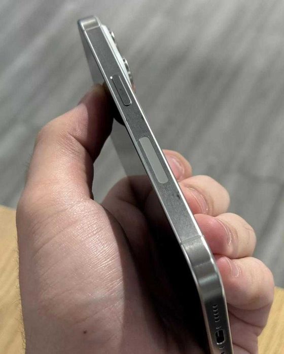 iPhone 15 Pro 512  ГБ, eSIM