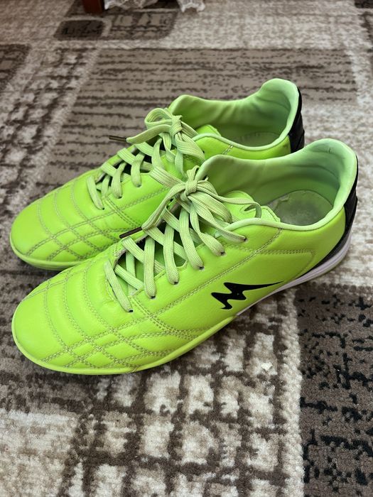 Продам взуття на волейбол