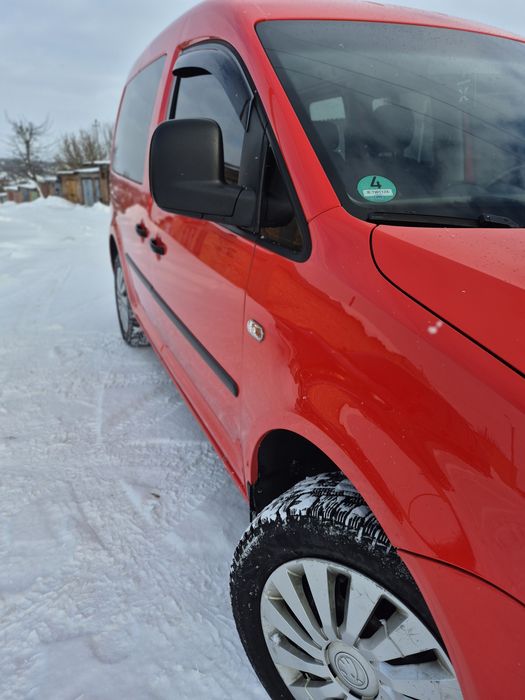Volkswagen Caddy (2013рік-1,6 дизель+комплект гуми-літо на дисках)