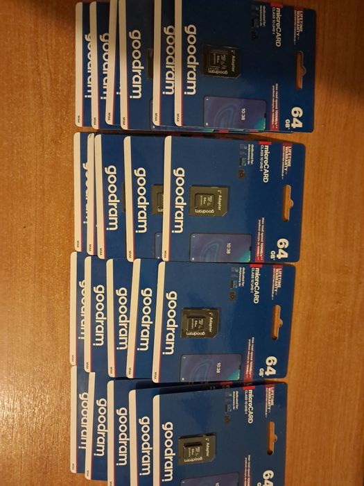micro SD карта пам'яті на 64 GB