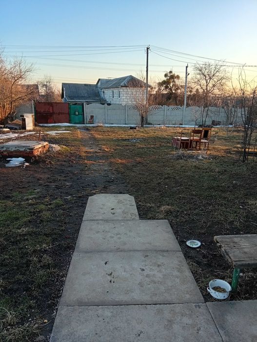 Продам пол дома с удобствами