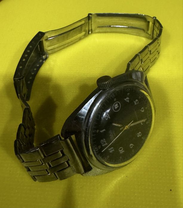 Механічний наручний годинник "Слава" СРСР