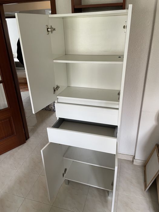 Móvel branco para casa de banho