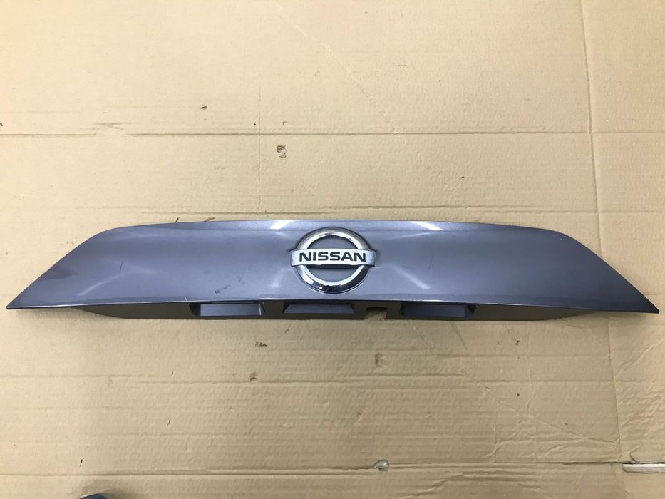 Listwa Nissan qashqai II 2 j11 blenda nakładka klapy bagażnika 908104es 908104et 908104eu