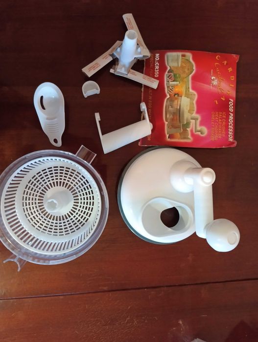 Ручний кухонний комбайн Cardinal. Працює без світла