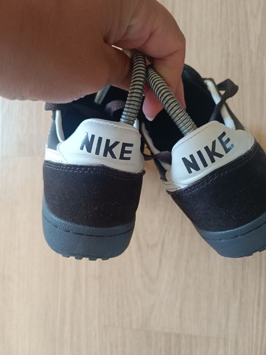 Sapatilha Nike castanha