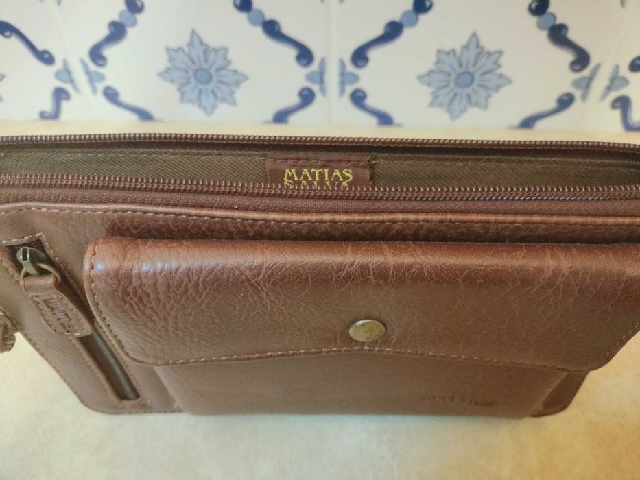 Carteira e Bolsa de pulso para homem em pele novos