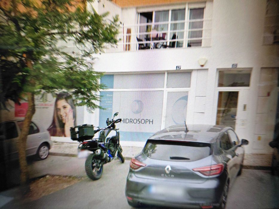 Espaço comercial junto ao Continente