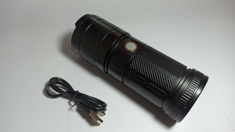 Ліхтарик великий в пластиковому корпусі