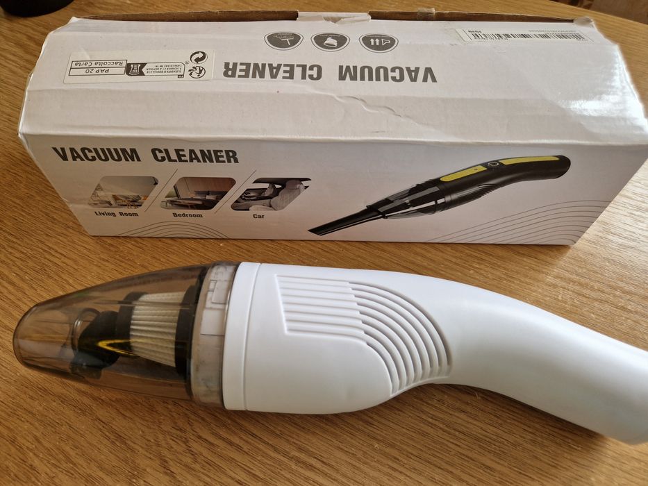 Рабочий компактный вакуумный пылесос для машины и дома