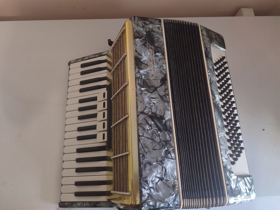 Продам  Акордион