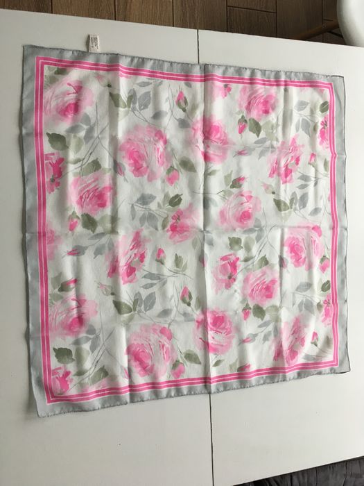 Chusta damska 65 cm x 64 cm