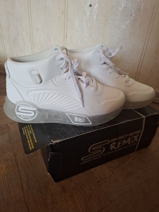 Кросівки Skechers S-Lights Remix

Кросівки