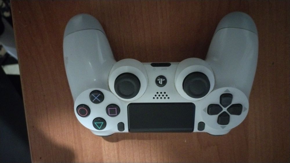 Продам плестейшен 4 про б/у