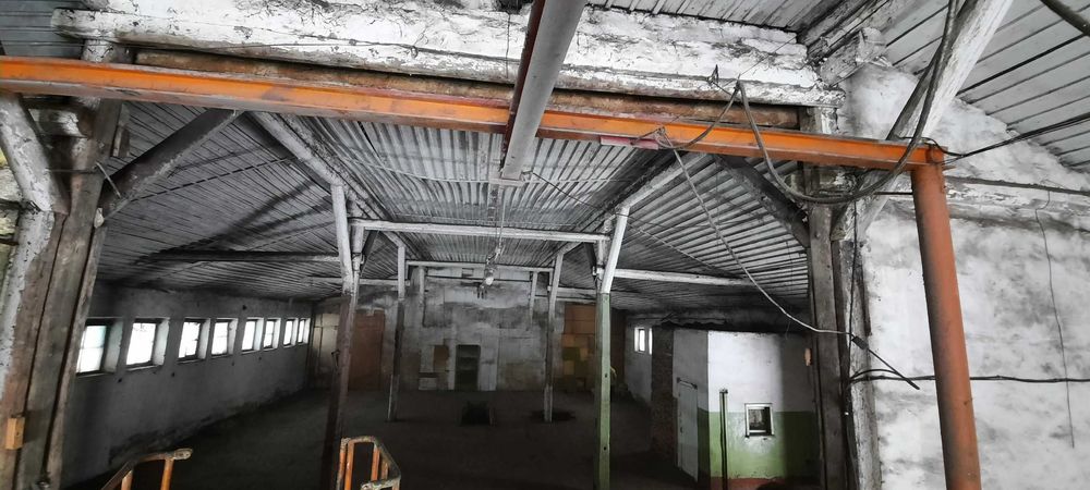 Продам  склад  виробництво  в  місті Прилуки 700 м\кв.