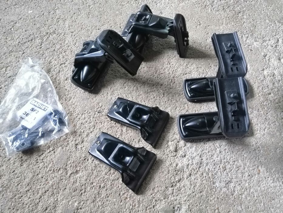 Apoios para barras de teto automóvel
